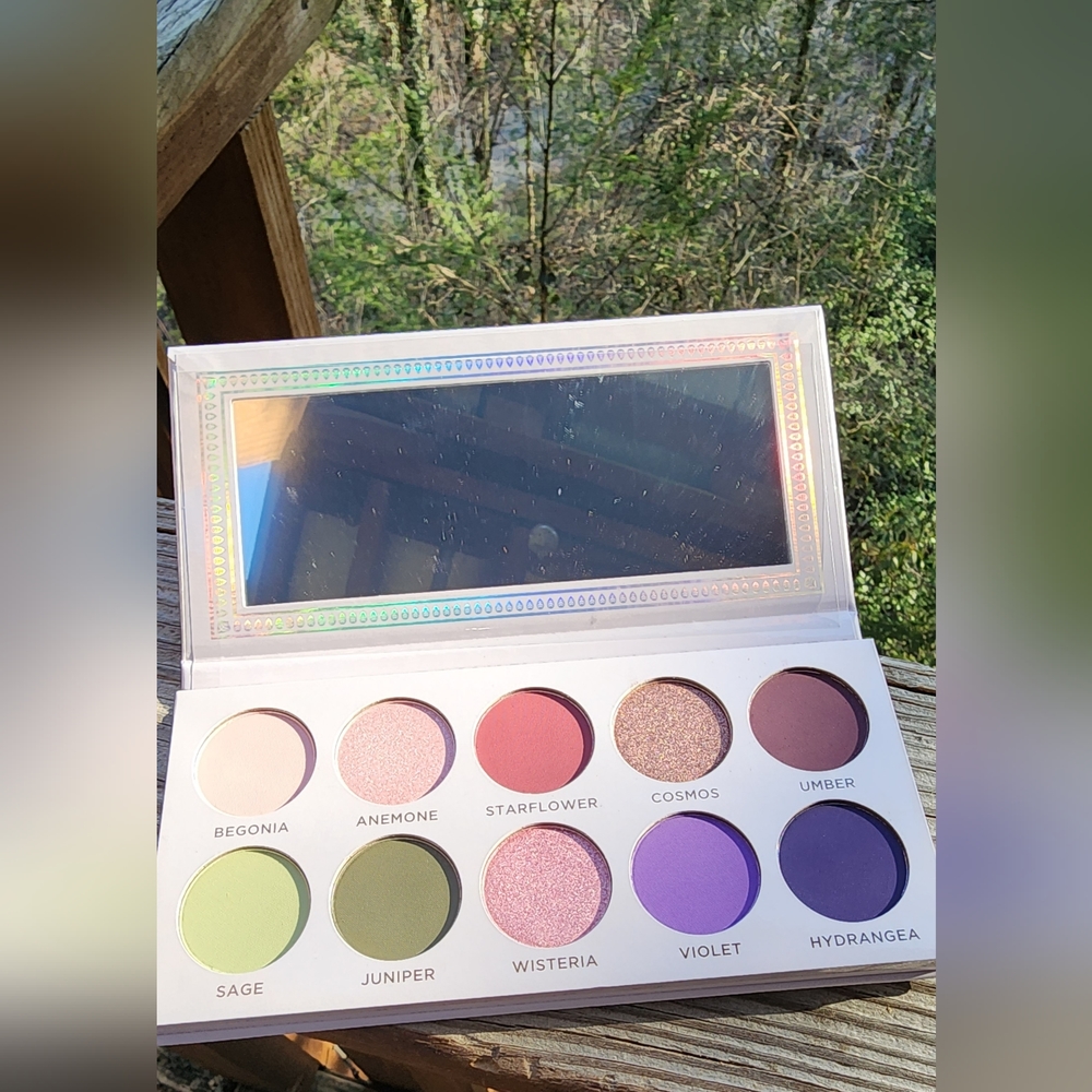Ace Beaute Violet Sky Limited Edition Eyeshadow Pallet New NIB